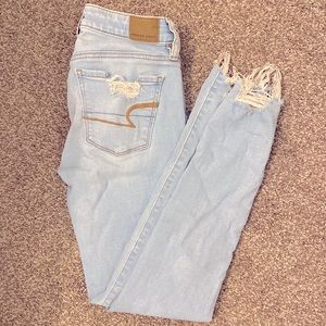 NWOT never worn distressed jeans